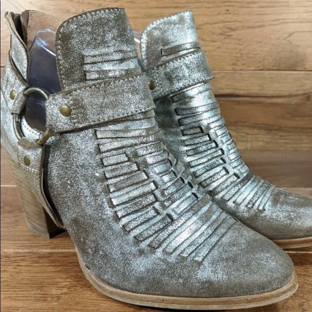 Ariat bronze booties